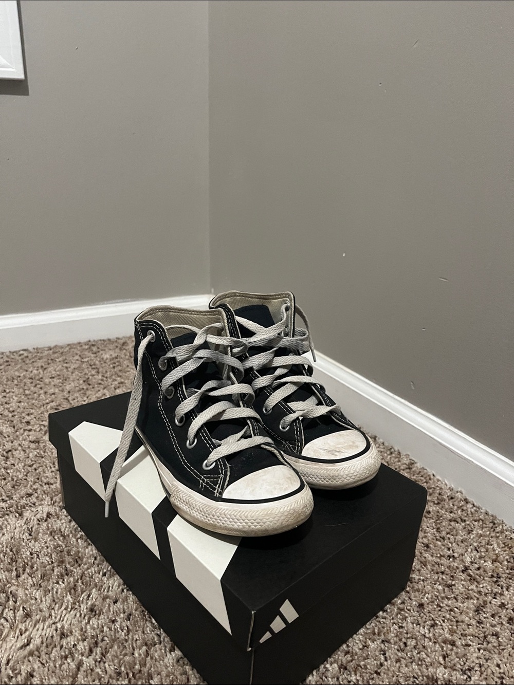 Kids black converse